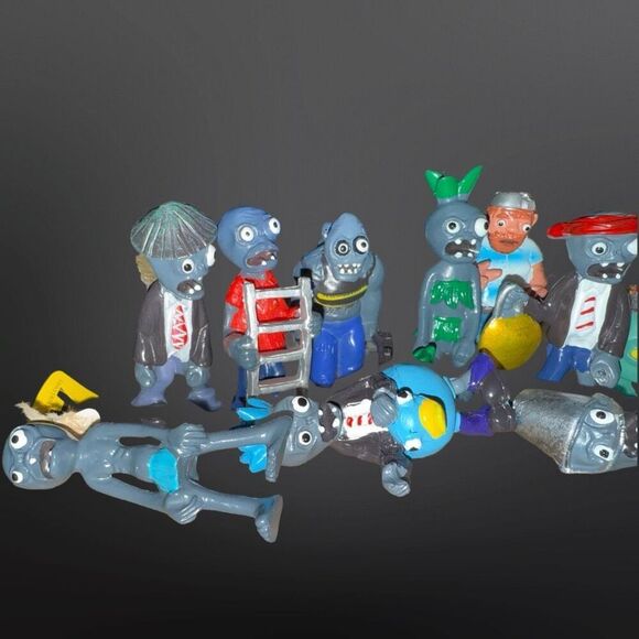 Planet Vs Zombies PVC Cake Toppers Figures B21 - Picture 3 of 6